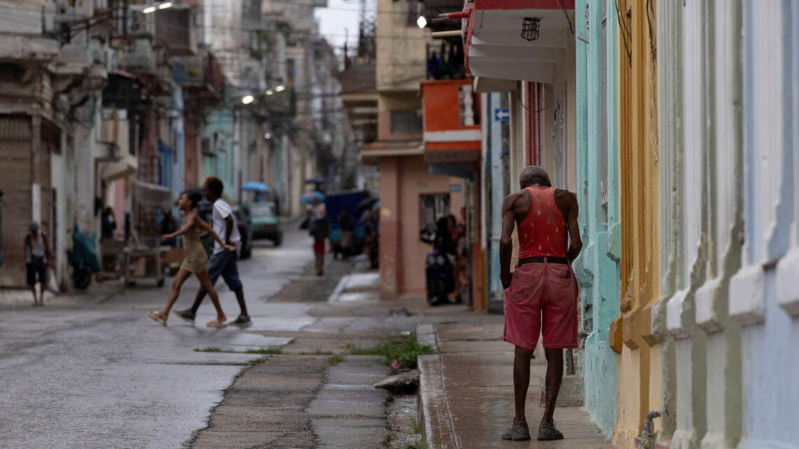 Leonardo Padura: 'Castigan al gobierno cubano, pero es la gente de Cuba la que sufre'