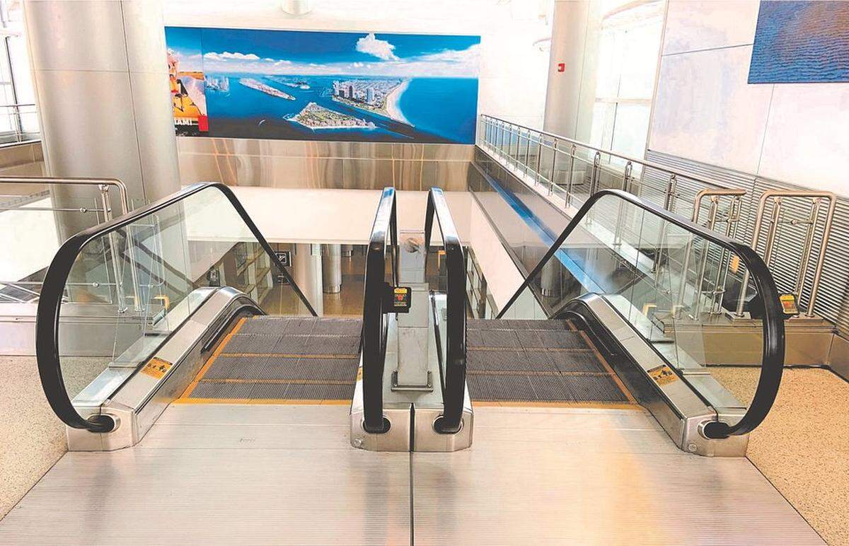 La Junta de Comisionados del Condado Miami-Dade aprobó un contrato para renovar ascensores, escaleras mecánicas y pasillos móviles antiguos del aeropuerto de Miami.