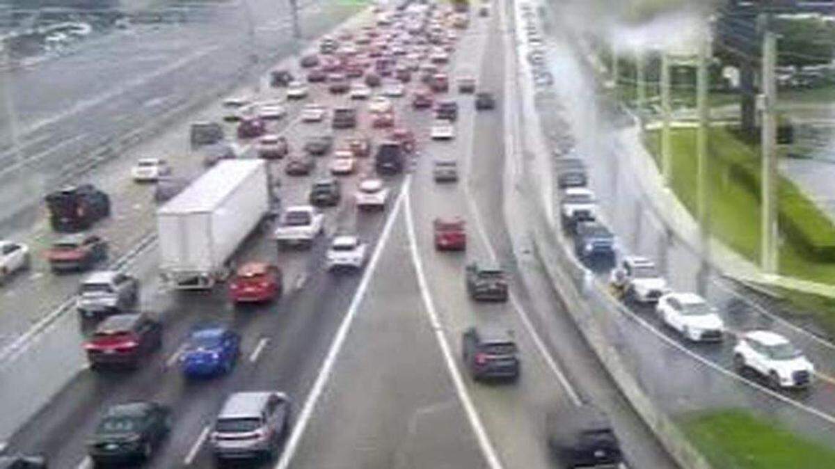 El tráfico está congestionado en los carriles hacia el sur de la autopista Palmetto debido a un grave accidente automovilístico el miércoles 17 de septiembre de 2025, según el Departamento de Transporte de Florida (FDOT).