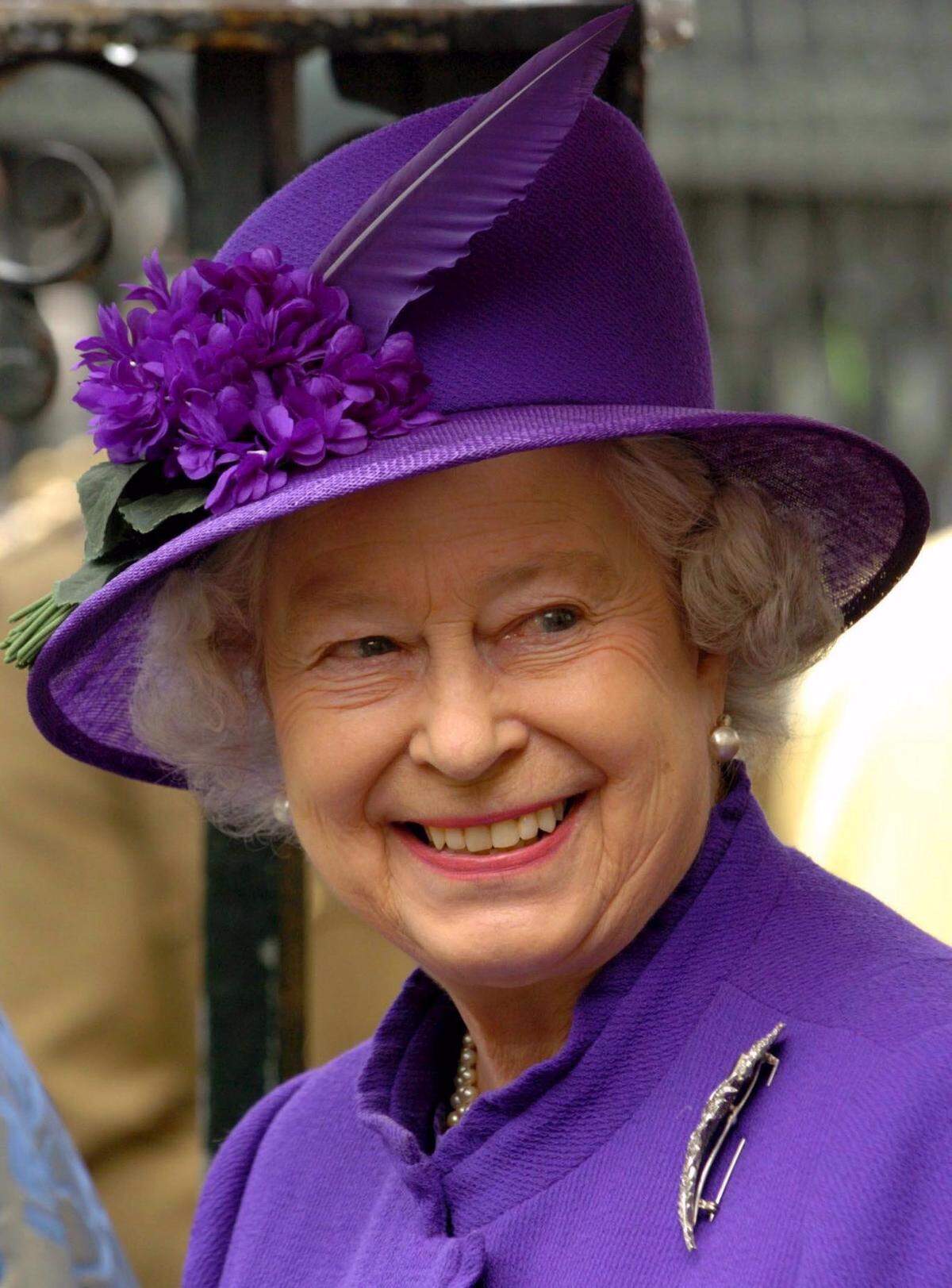 La reina Isabel II de Inglaterra en abril 2005. 