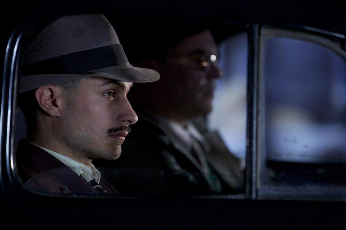 En Netflix la película de suspenso ‘Neruda’ (2016) del realizador Pablo Larraín con la actuación de Luis Gnecco y Gael García Bernal.