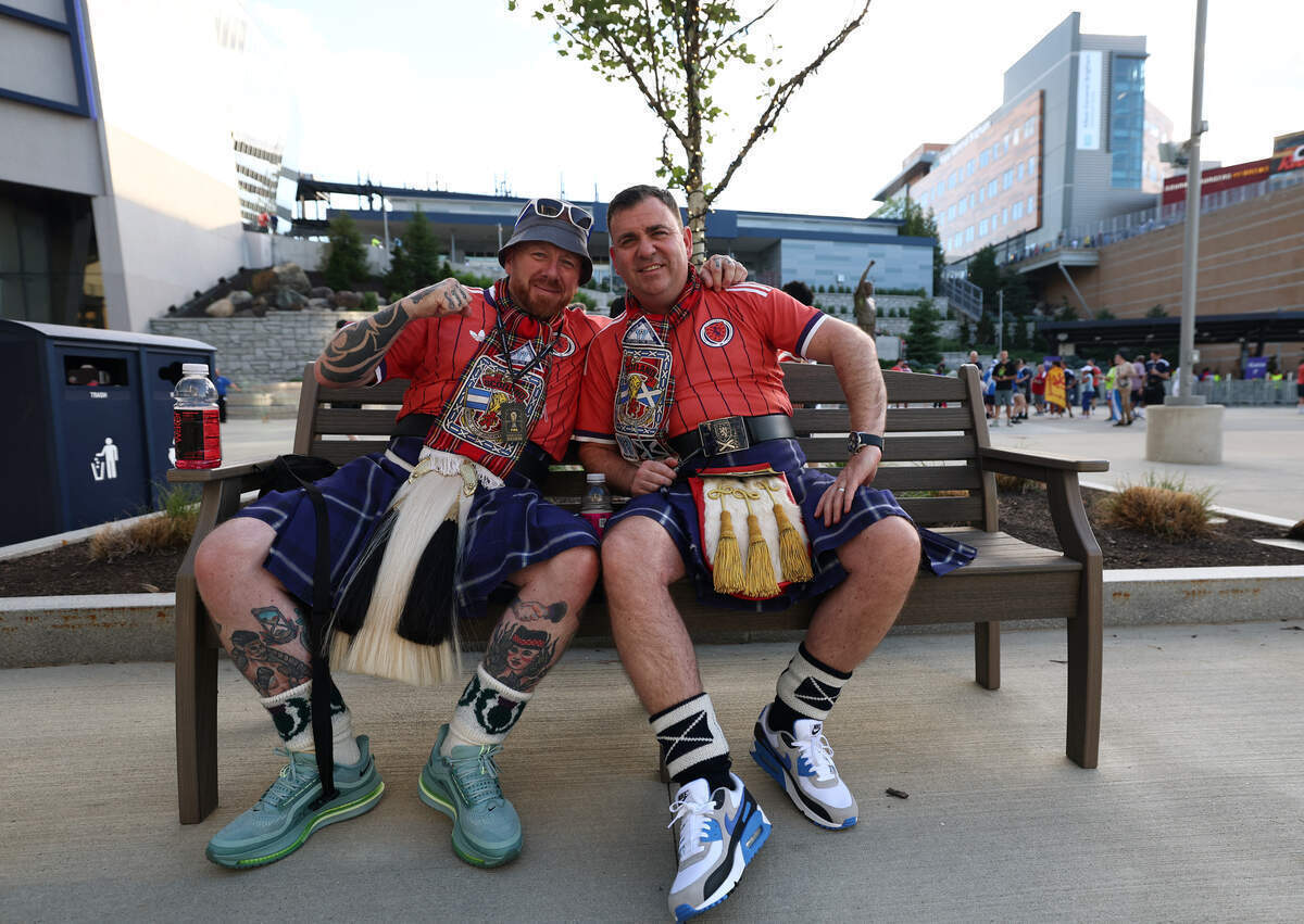 Aficionados de Escocia posan para fotos antes del partido de fútbol del Grupo C de la Copa Mundial 2026 entre Haití y Escocia en el Boston Stadium de Foxborough, el 13 de junio de 2026.