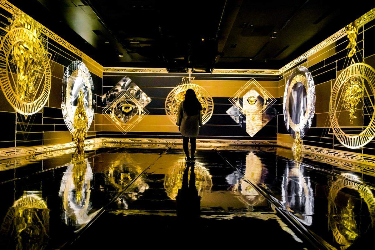 Artechouse presenta ‘Ase: Afro Frequencie’, la primera exhibición personal del artista e ilustrador africano basado en Londres, Vince Fraser, hasta el 5 de diciembre. 736 Collins Ave, Miami Beach.