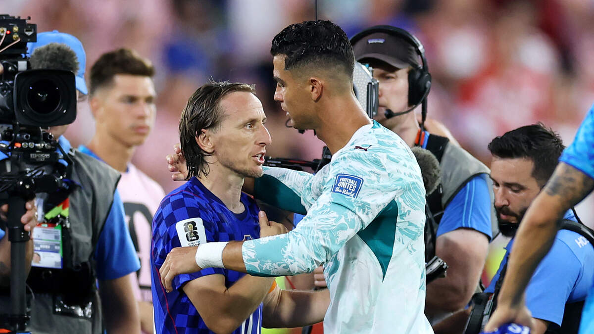 Luka Modric #10 de Croacia felicita a Cristiano Ronaldo #7 de Portugal tras la victoria por 2-1 en el partido de dieciseisavos de final de la Copa Mundial de la FIFA 2026 entre Portugal y Croacia, disputado en el Estadio de Toronto el 2 de julio de 2026 en Toronto, Ontario.