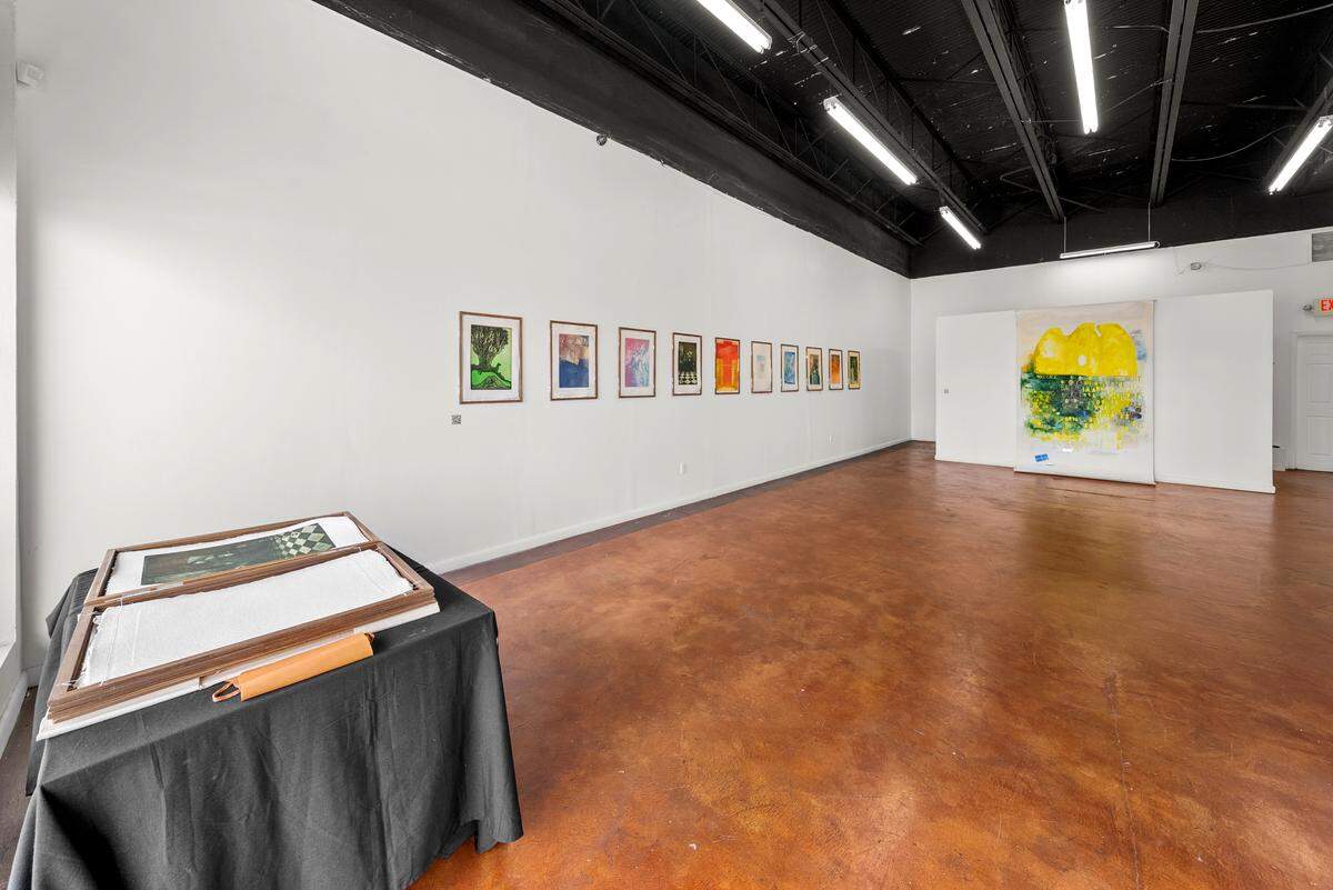 Obras en sala en Mundo Arte Gallery.