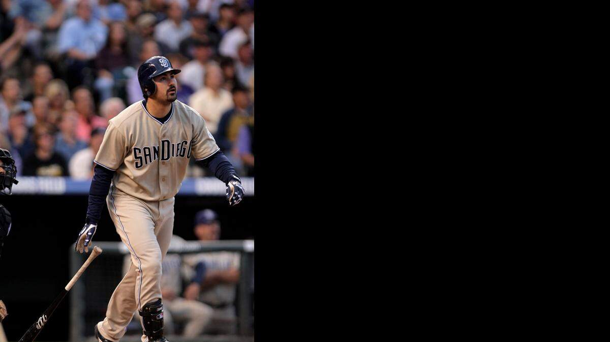 EL JUGADOR de los Padres de San Diego, Adrián González, es la principal pieza en el 
esquema ofensivo de México.