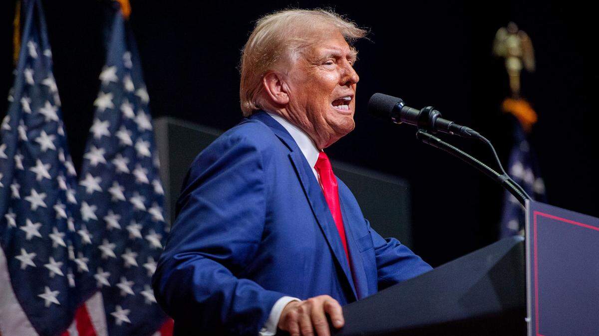El expresidente estadounidense Donald Trump (2017-2021) apostó este jueves por un discurso de tono pausado, talante “amistoso” en términos geopolíticos y un contenido profundamente enfocado a la economía en un momento crucial para el devenir de las elecciones de noviembre.
