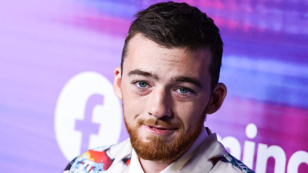  Angus Cloud, el actor que interpretó al vendedor de drogas Fezco “Fez” O’Neill en la serie de HBO “Euphoria”, falleció a los 25 años.