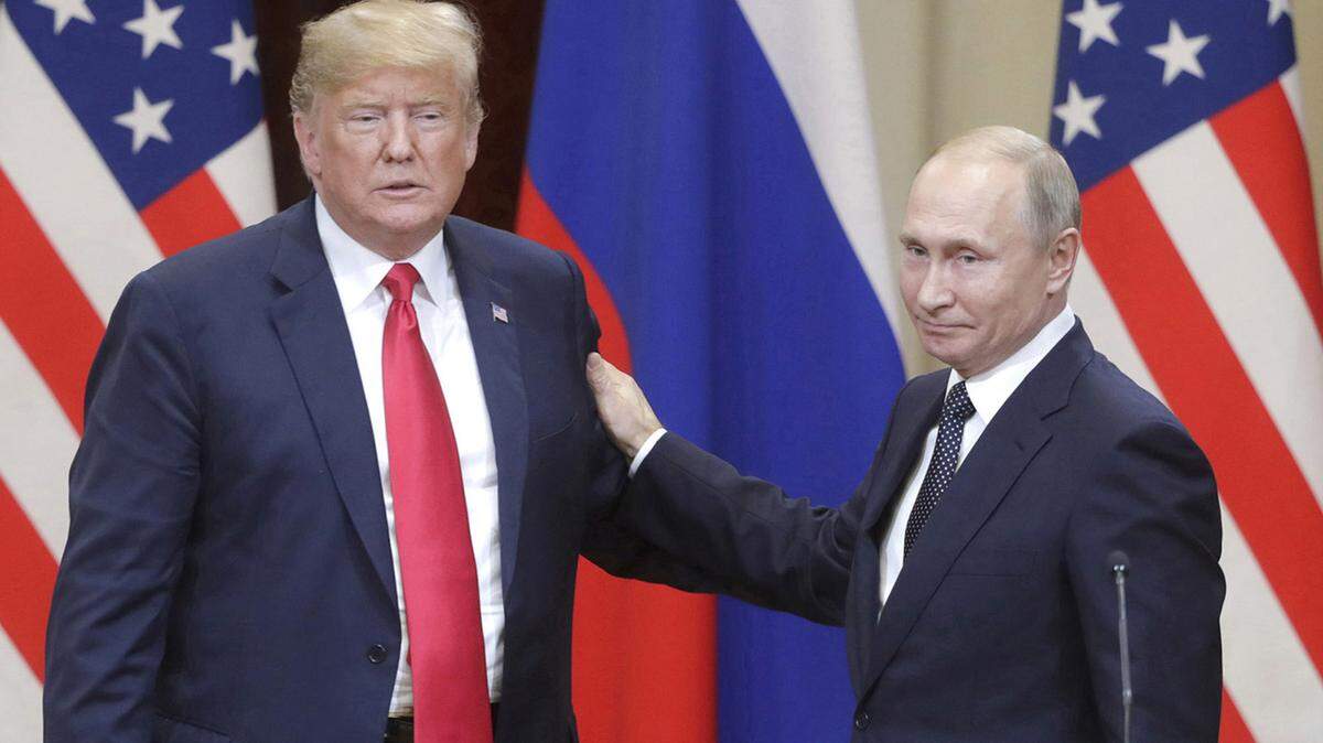 Foto de archivo del presidente de EEUU, Donald Trump, con el gobernante ruso Vladimir Putin, en una conferencia de prensa el 16 de julio de 2018 en Helsinki, Finlandia.