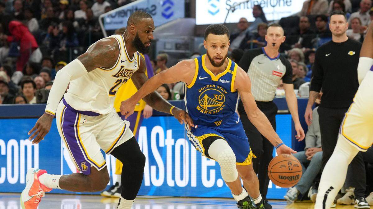 LeBron James (izq.) y Stephen Curry se vieron las caras por cuarta vez en el Día de Navidad, el 25 de diciembre de 2024 en San Francisco.