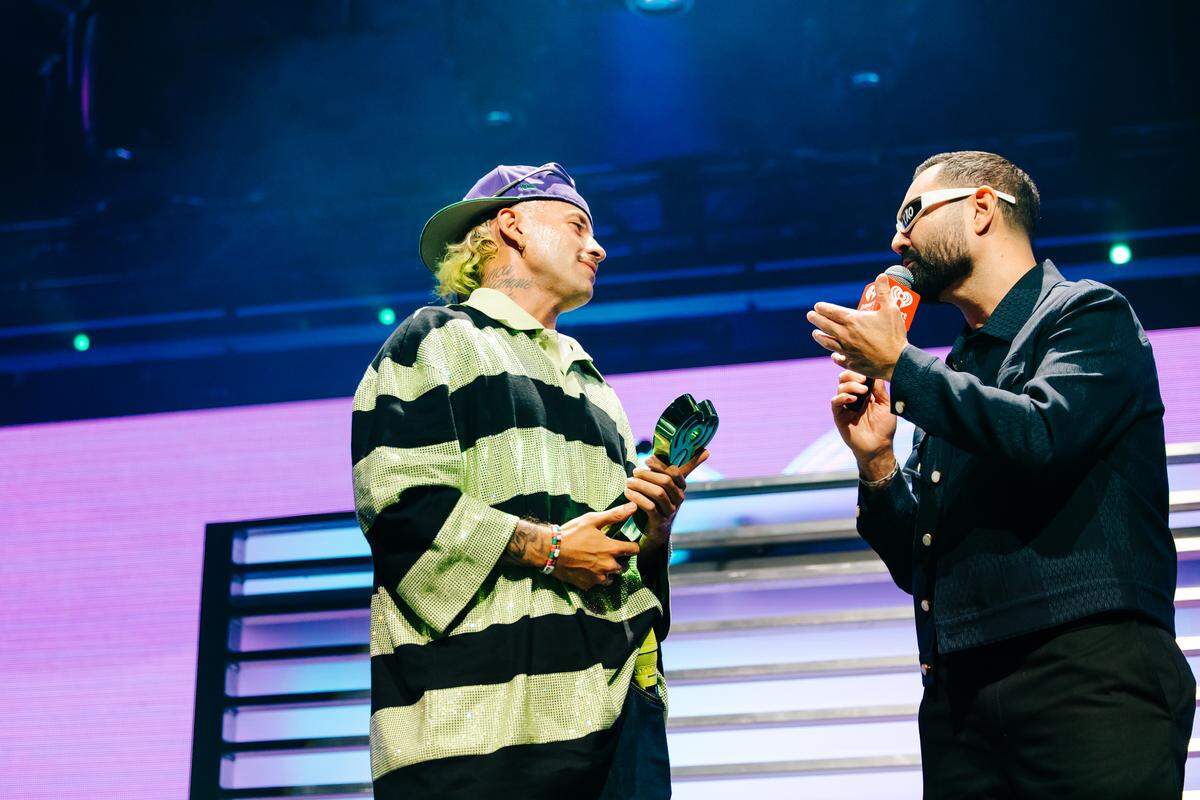 Feid y Enrique Santos