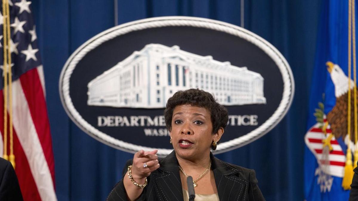 La Fiscal General de Estados Unidos Loretta Lynch habla sobre las nuevas detenciones en el escándalo de corrupción de la FIFA, en una conferencia de prensa el 3 de diciembre del 2015 3n Washington.