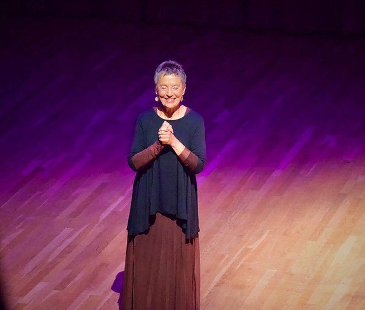 Maria João Pires agradece la ovación al finalizar su actuación. 