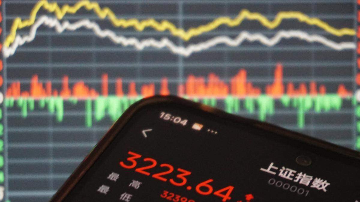 Una foto ilustración que muestra el cierre de índice de mercado de China, el jueves 10 de abril de 2025.