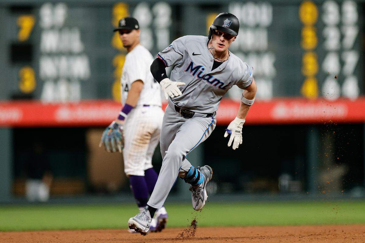 Griffin Conine tuvo su estreno como titular en la pradera derecha con los Marlins de Miami y bateó de 3-2 con dos anotadas y un boleto ante los Rockies, el martes en Denver.