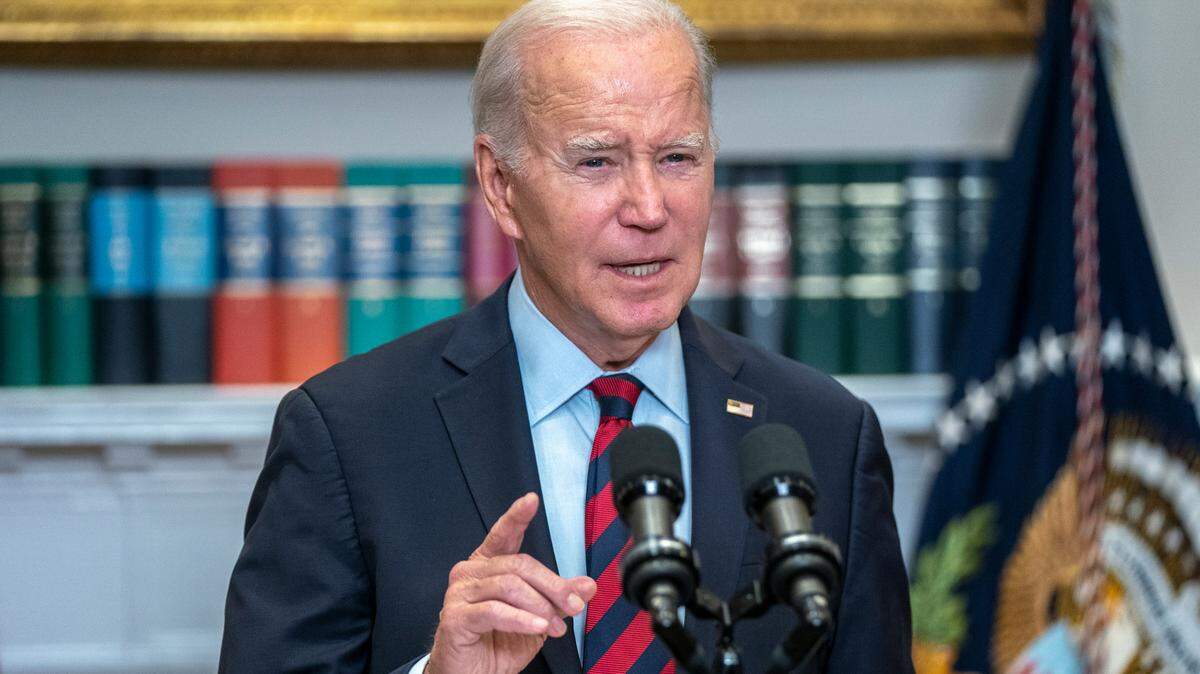 El presidente Joe Biden responde preguntas de los periodistas tras anunciar que su gobierno condonara la deuda estudiantil a 125,000 personas, el miércoles 4 de octubre de 2023, en la Casa Blanca, Washington, D.C.
