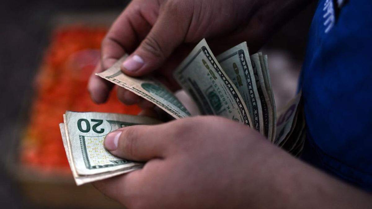 Más de uno de cada cuatro estadounidenses planea hacer propósitos financieros para 2026.