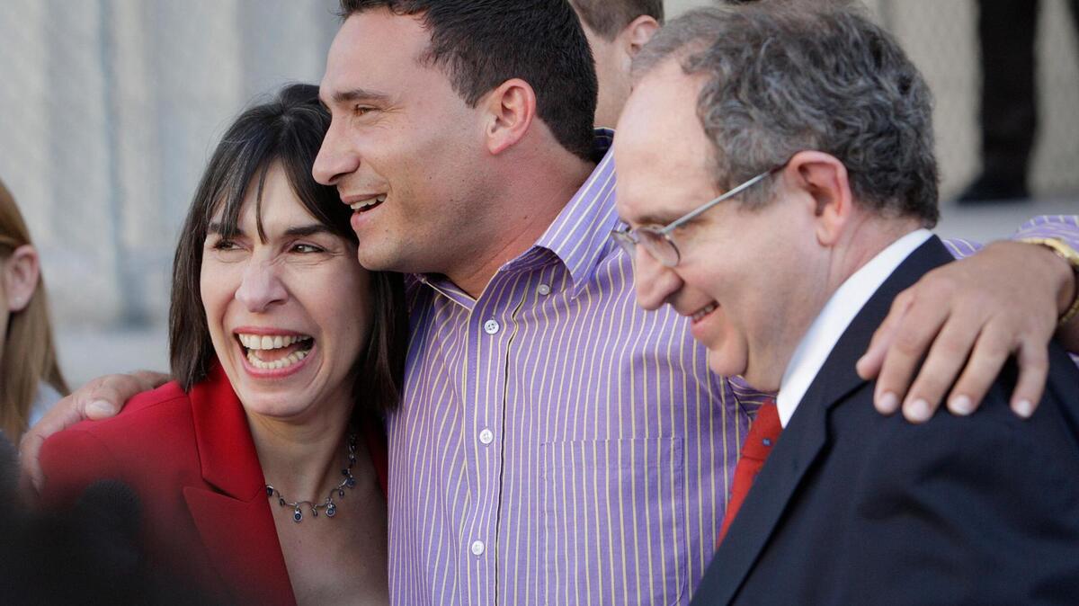 Magda Montiel-Davis y su esposo Ira Kurzban (der.) fueron los abogados del Rafael Izquierdo, en un caso de custodia infantil de su hija de cinco años, en la corte de Miami-Dade en el 2007.