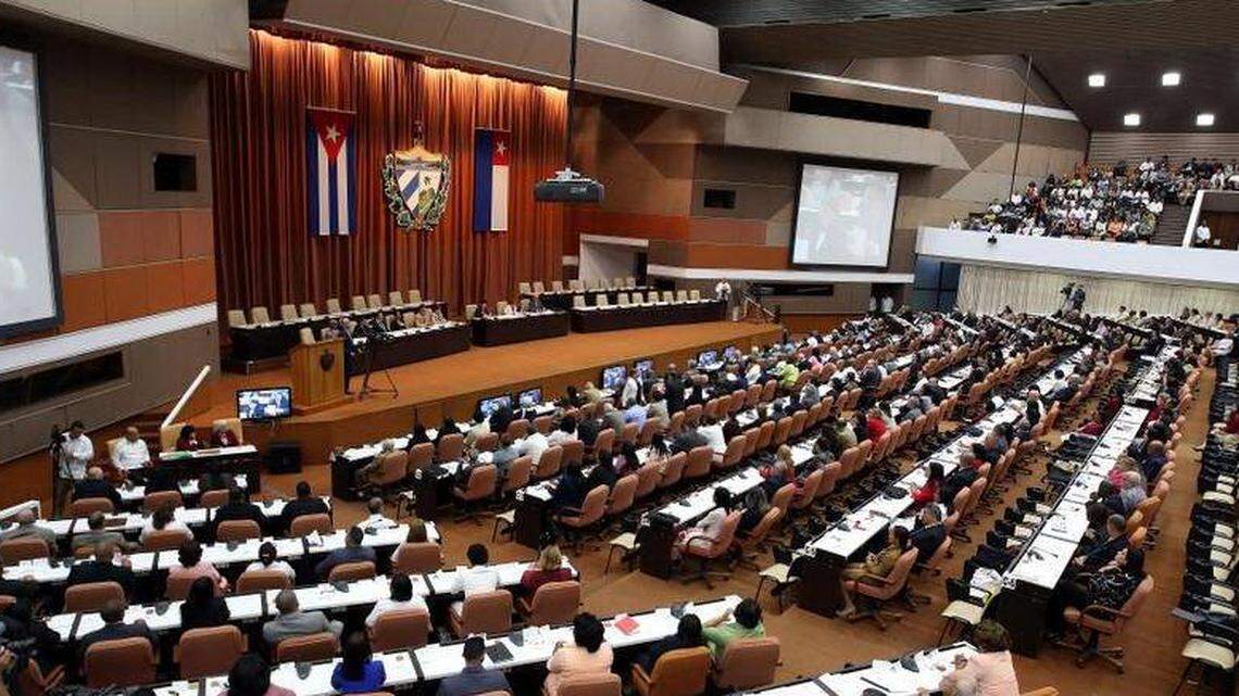 Vista general el miércoles 18 de abril de 2018, en La Habana (Cuba), de la sesión constitutiva de la IX Legislatura de la Asamblea Nacional del Poder Popular (parlamento), que será la encargada de elegir al próximo presidente de la isla, en sucesión de Raúl Castro.