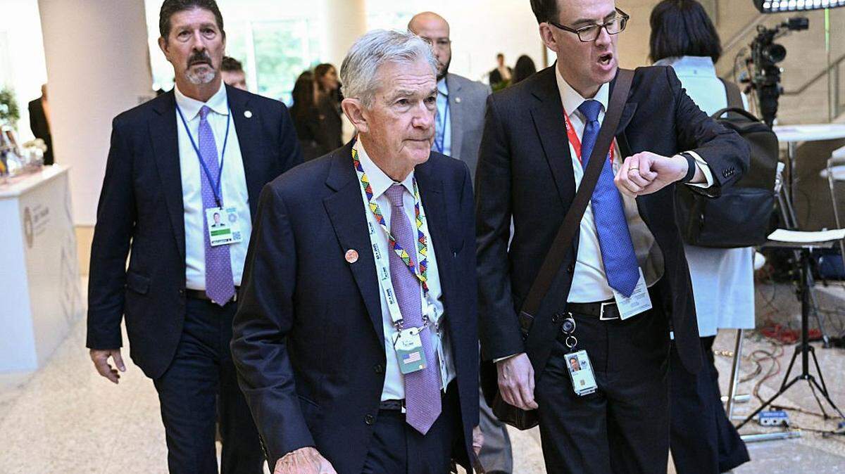 US Federal Reserve Chair Jerome Powell (C) is seen during the IMF/World Bank annual meetings at the IMF headquarters in Washington, DC, on October 16, 2025. (Photo by Brendan SMIALOWSKI / AFP) (Photo by BRENDAN SMIALOWSKI/AFP via Getty Images)