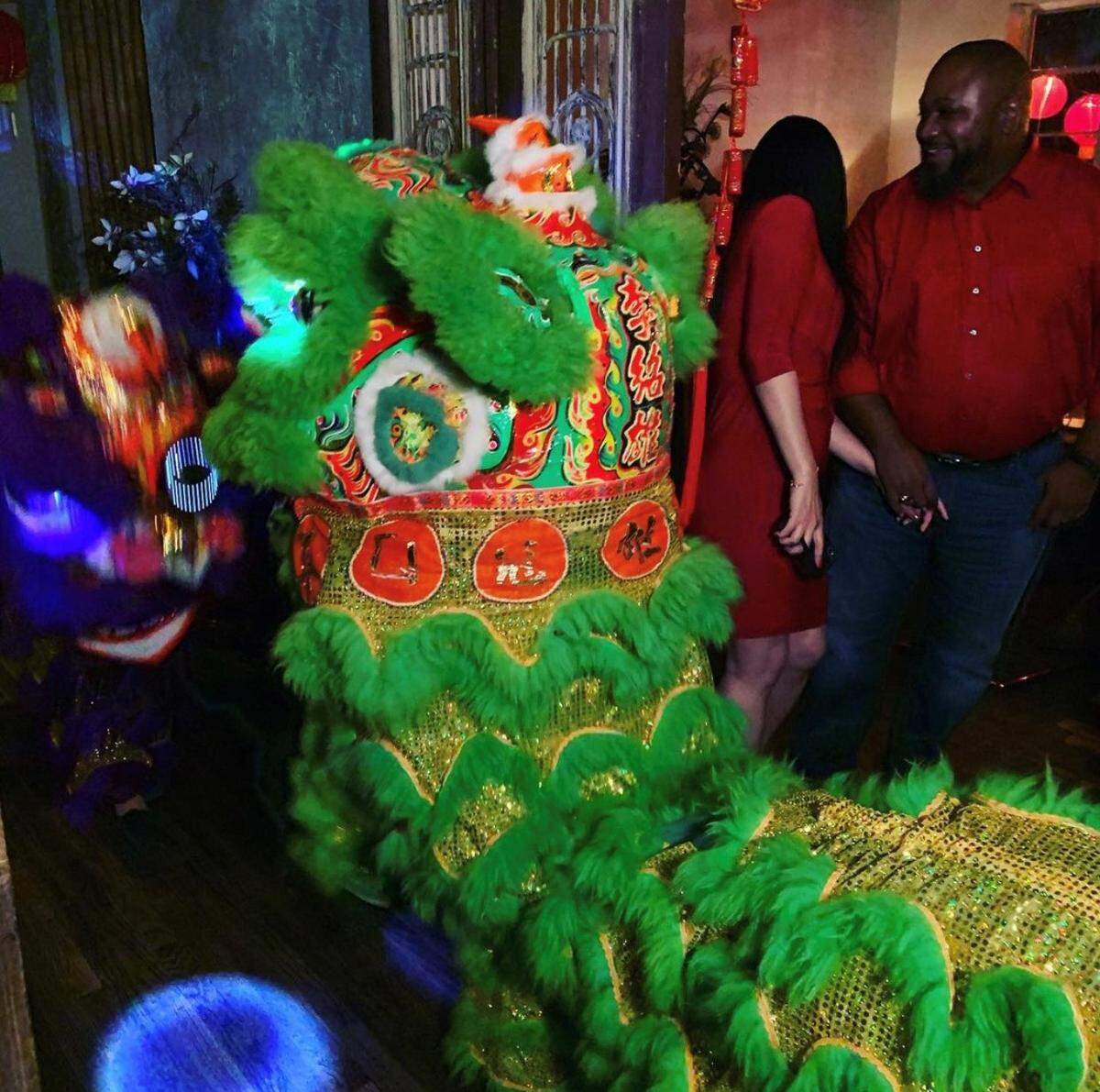 Año Nuevo Chino en el Corazón de MiMo con el baile de los dragones y la banda Lemon City Trio.