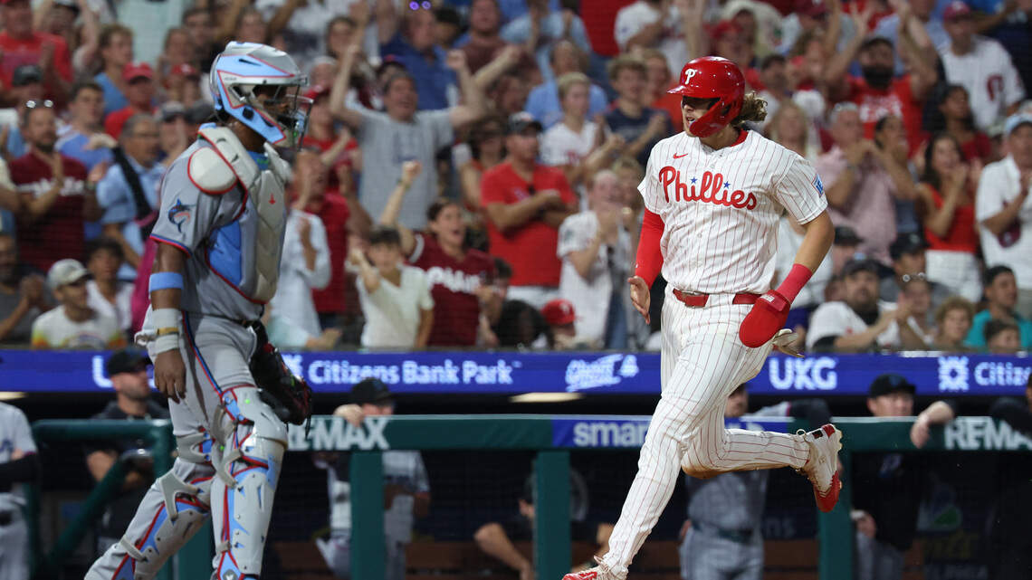 Los Marlins luchan a brazo partido, pero la marea de los Filis los arrastra a la derrota