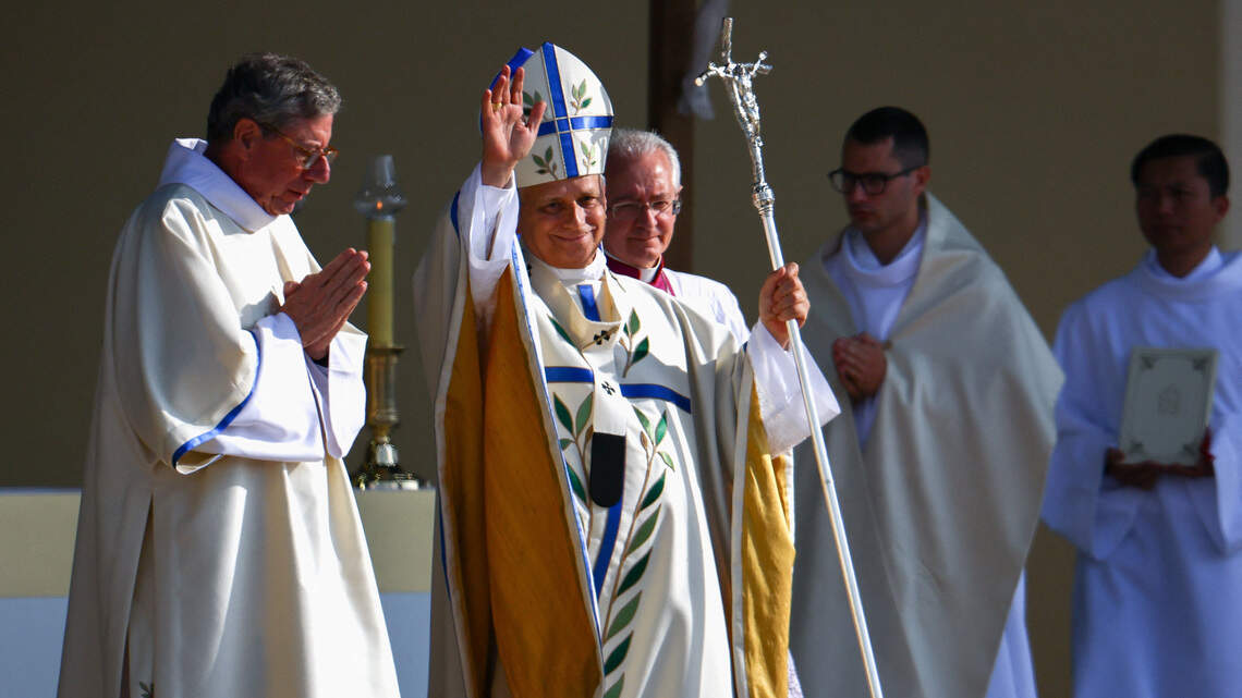 León XIV marca camino a la Iglesia al reunirse con víctimas de abusos en Francia y España