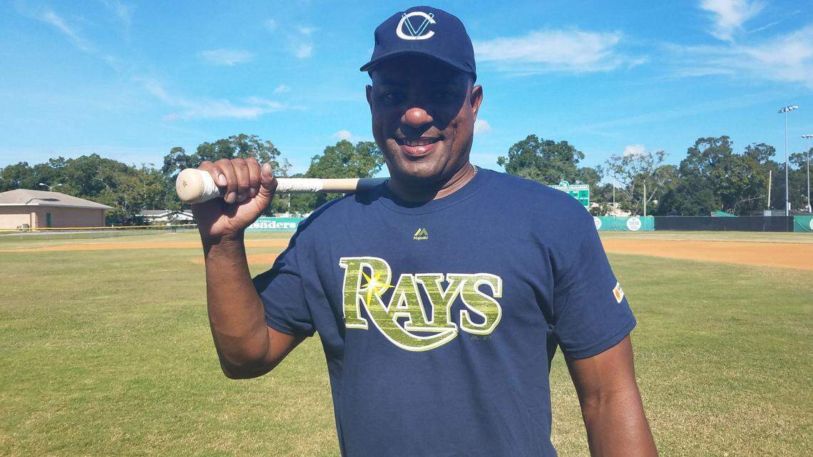 Yobal Dueñas antes de comenzar el juego del 24 de noviembre en Tampa.