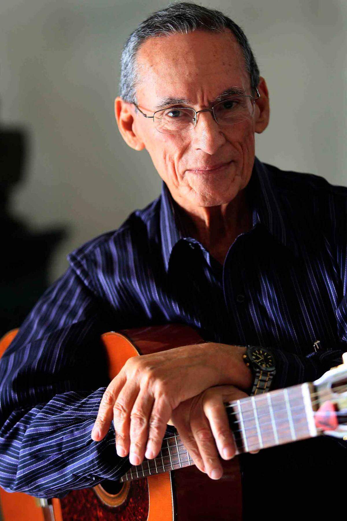 Juanito Márquez tuvo una formación clásica en la guitarra, que interpretó en temas insignias como ‘Conga’, de Gloria Estefan y Miami Sound Machine.