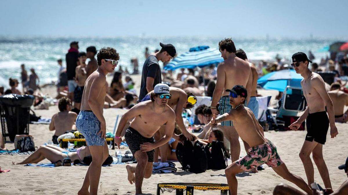 La primera ola de vacacionistas de primavera en la playa de Fort Lauderdale el 28 de feb.rero de 2024.