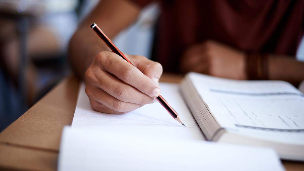 Former governor says Florida must address disturbing gaps between students’ scores on state tests vs. national tests.