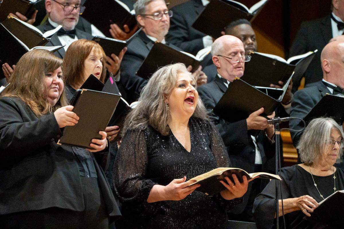 La soprano Christine Goerke y el Master Chorale de South Florida.