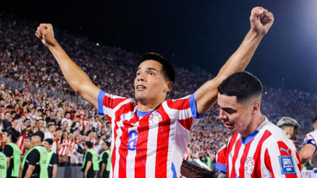 El jugador de Paraguay Diego Gómez celebra el gol que anotó para darle el triunfo a su equipo ante Brasil, en el partido de las eliminatorias mundialistas celebrado el 10 de septiembre de 2024 en el Estadio Defensores del Chaco de Asunción. 