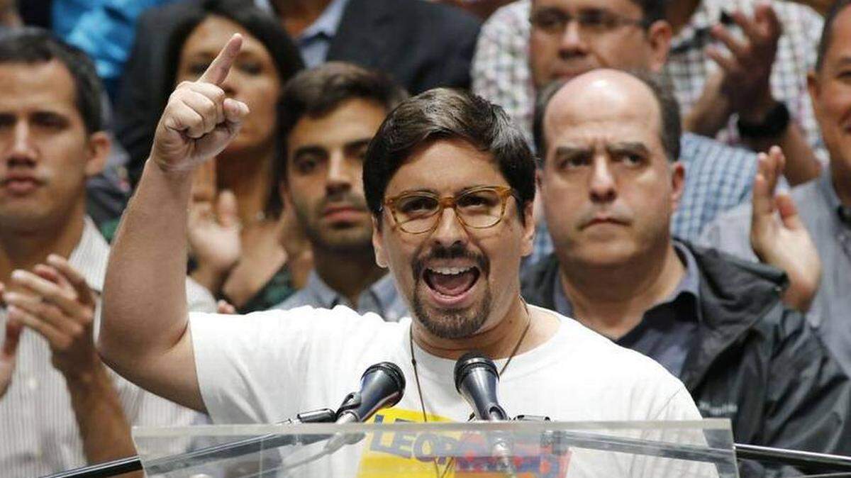 El vicepresidente de la Asamblea Nacional, Freddy Guevara, visto aquí dando un discurso el 17 de julio de 2017, está refugiado en la embajada de Chile en Caracas.