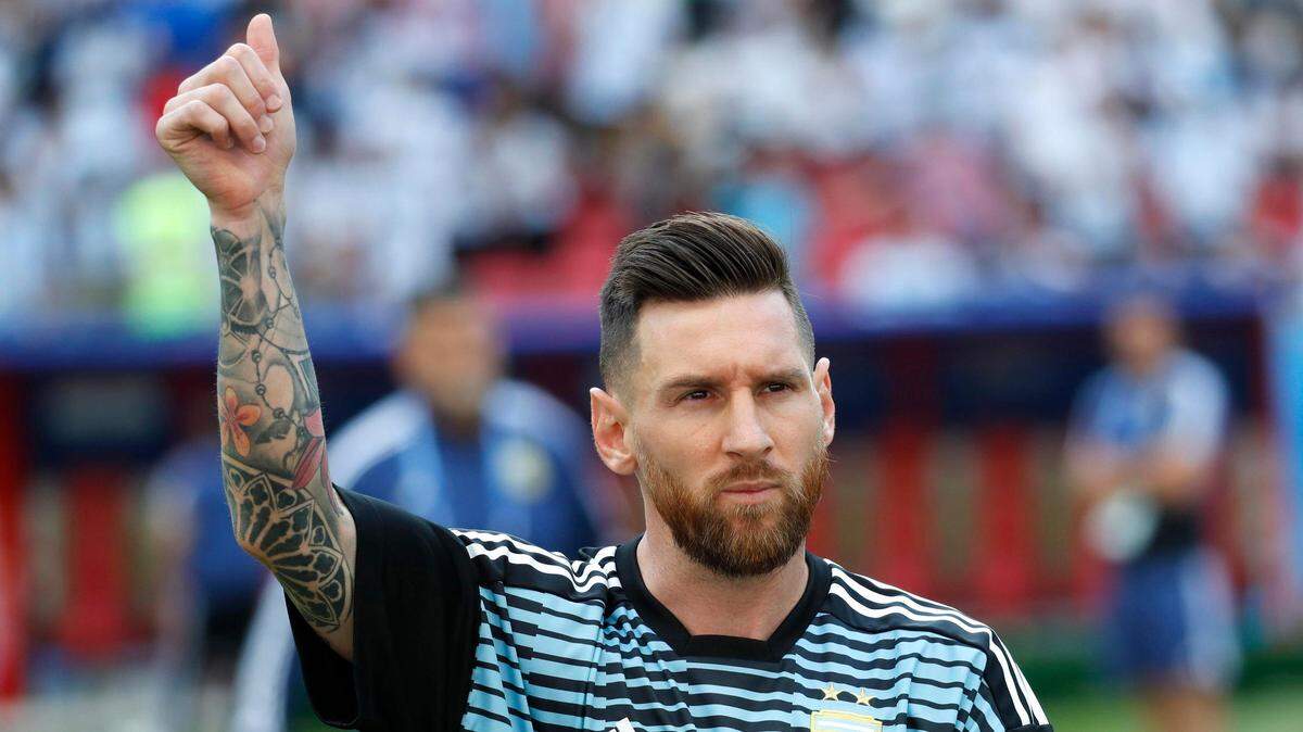 El argentino del Barcelona Lionel Messi fue el jugador de fútbol mejor pagado del mundo en 2017 puesto que, según la lista Forbes de celebridades, obtuvo unas ganancias, entre salario y contratos publicitarios, de $111 millones frente al exmadridista Cristiano Ronaldo, que ganó $108.