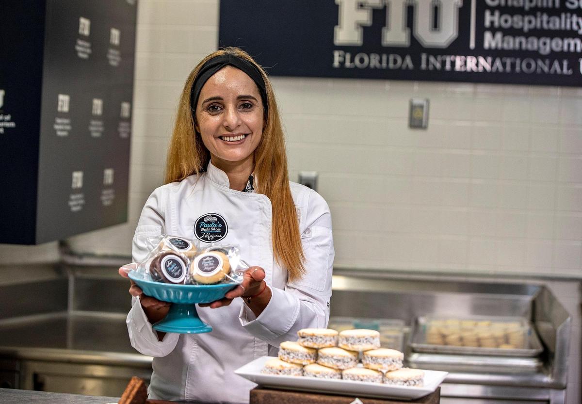 Paula Chavez sigue la tradición de su familia de hacer alfajores artesanales, un postre muy popular en Argentina, que es la base de su negocio en Miami, el cual ha impulsado con la ayuda del programa StartUP de FIU.