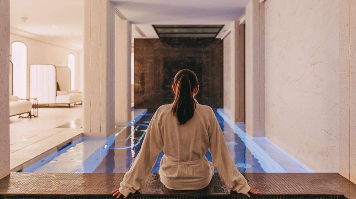 En el corazón de la Rive Gauche, a pasos del Sena, el spa de Le Narcisse Blanc es un santuario de calma en medio del vértigo parisino.