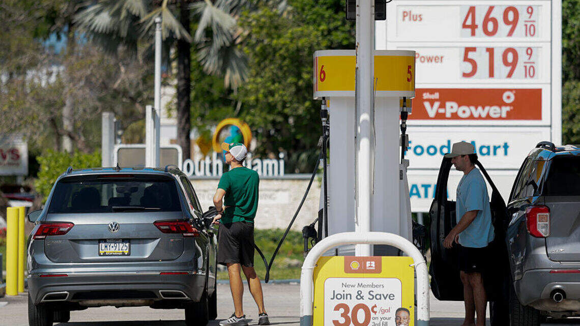 Incertidumbre en torno al estrecho de Ormuz afecta precios de la gasolina en Florida