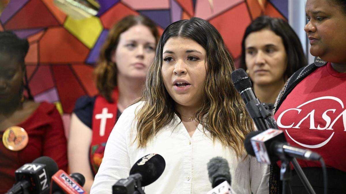 Jennifer Vásquez Sura, esposa del inmigrante salvadoreño Kilmar Ábrego García, ofrece una conferencia de prensa el miércoles, 25 de junio de 2025, en Nashville, Tennessee.