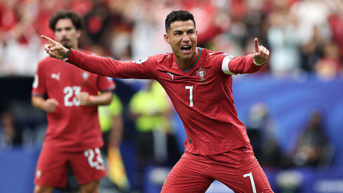 El delantero de Portugal Cristiano Ronaldo celebra tras anotar un gol ante Uzbekistán, en el partido del Grupo K de la Copa Mundial, efectuado el 23 de junio de 2026 en Houston.