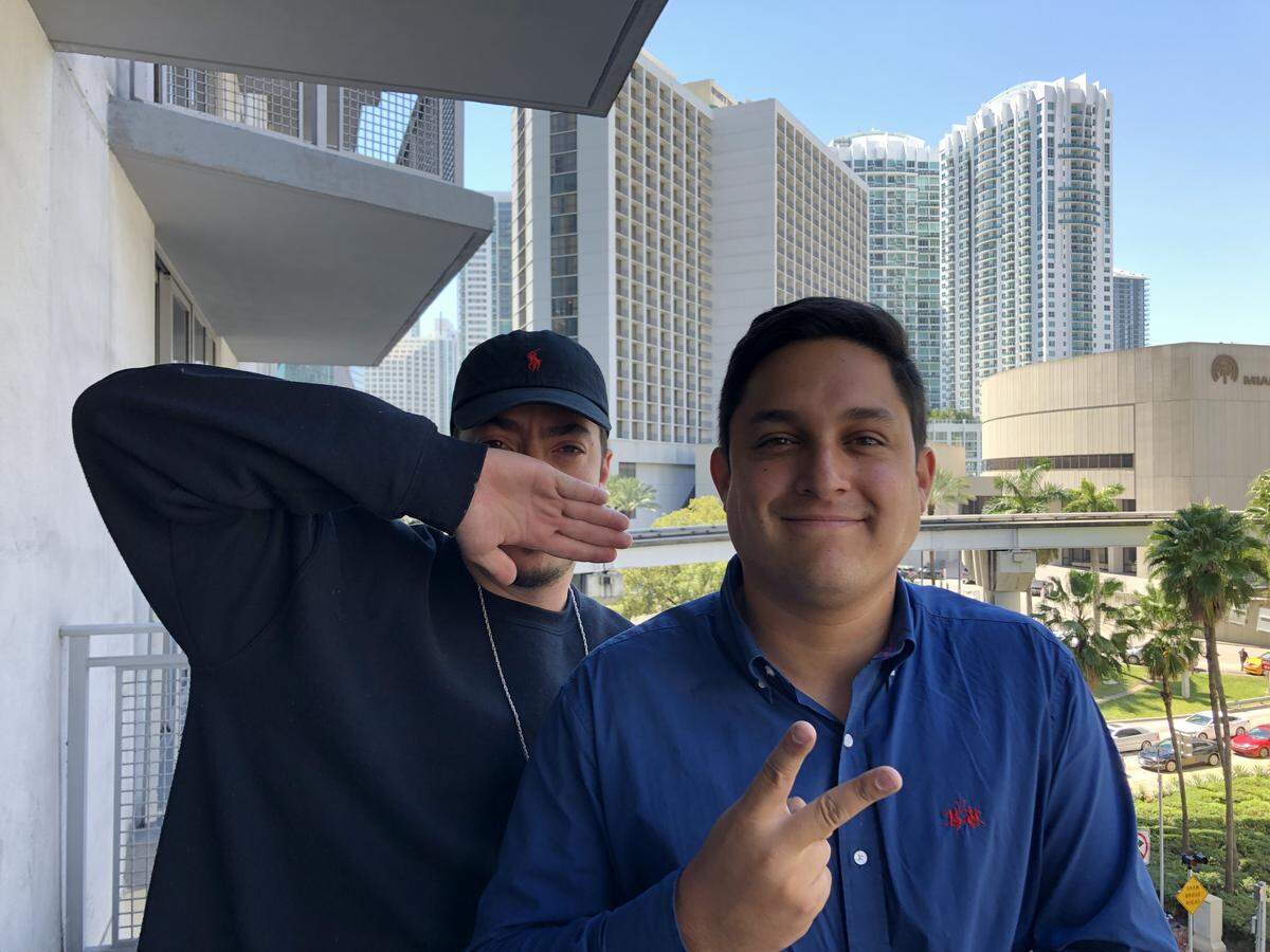 El director Daos243 y el productor Diego Ovalles (der) realizaron ‘Carta a Venezuela: los hijos del desastre’ entre los años 2016 y 2018.