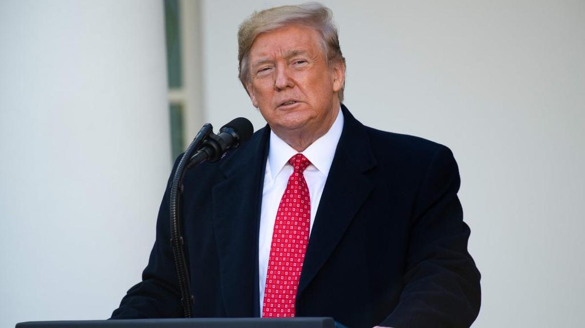 En esta foto de archivo tomada el 26 de noviembre de 2019, el presidente de los Estados Unidos, Donald Trump, habla antes de indultar a la Acción de Gracias Nacional de Turquía durante una ceremonia en el Jardín de las Rosas de la Casa Blanca en Washington, DC.