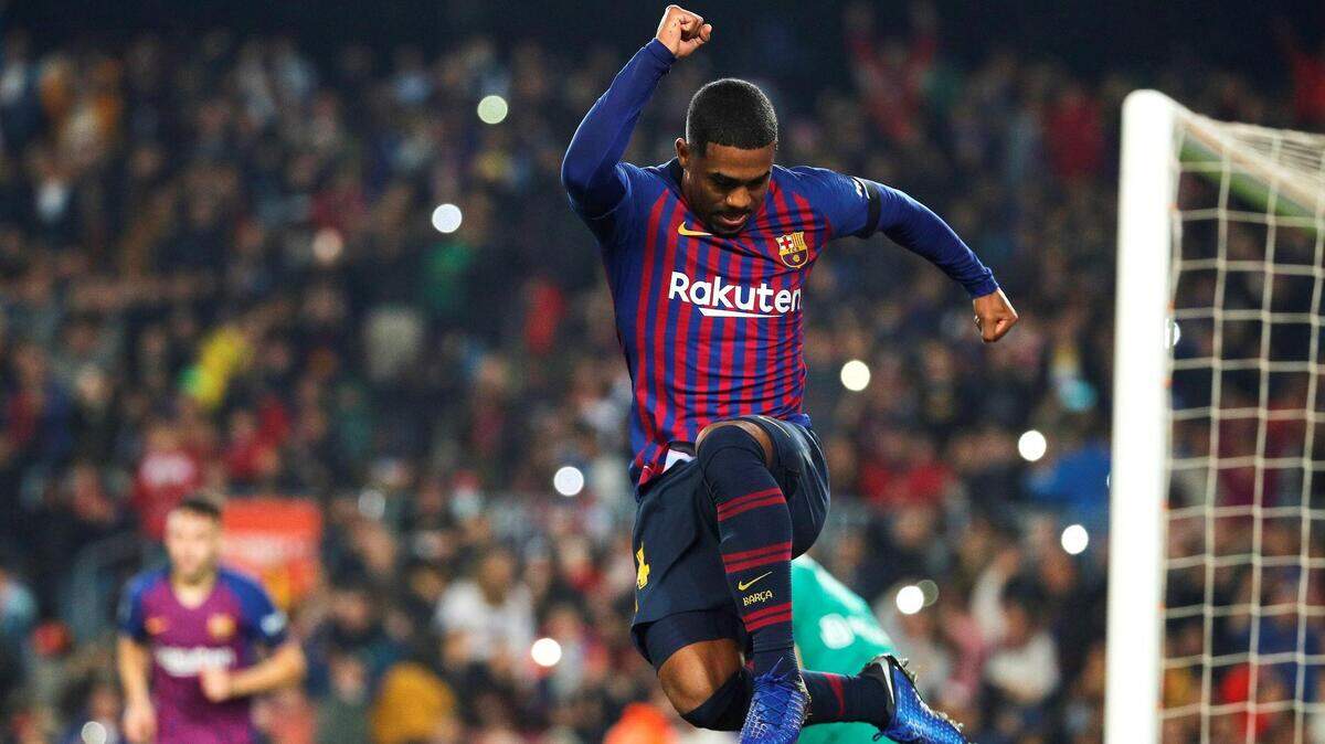 GRAF2394. BARCELONA, 05/12/2018.- El delantero brasileño del FC Barcelona Malcom Filipe Silva celebra su gol, tercero del equipo ante la Cultural Leonesa, durante el partido de vuelta de los dieciseisavos de final de la Copa del Rey que se juega esta noche en el Camp Nou, en Barcelona. EFE/Alejandro García