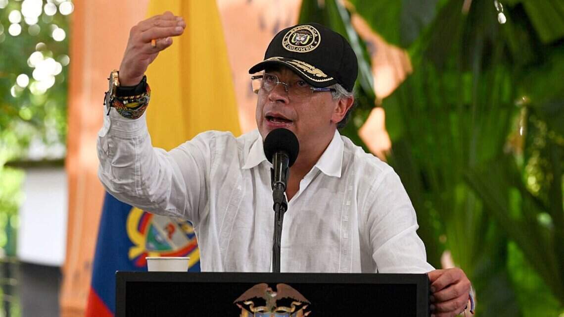 Petro dice que Trump “está engañado” por asesores tras retiro de ayuda financiera de EEUU