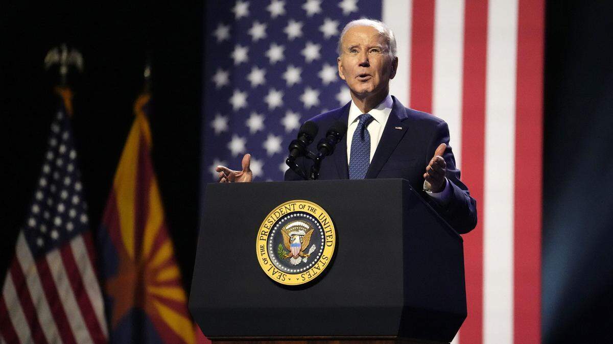 El presidente Joe Biden lanzó una de sus advertencias más funestas hasta ahora de que Donald Trump y sus aliados son una amenaza para la democracia estadounidense en un discurso para celebrar la construcción de una biblioteca en honor a su amigo, el fallecido senador republicano John McCain, en Tempe, Arizona.