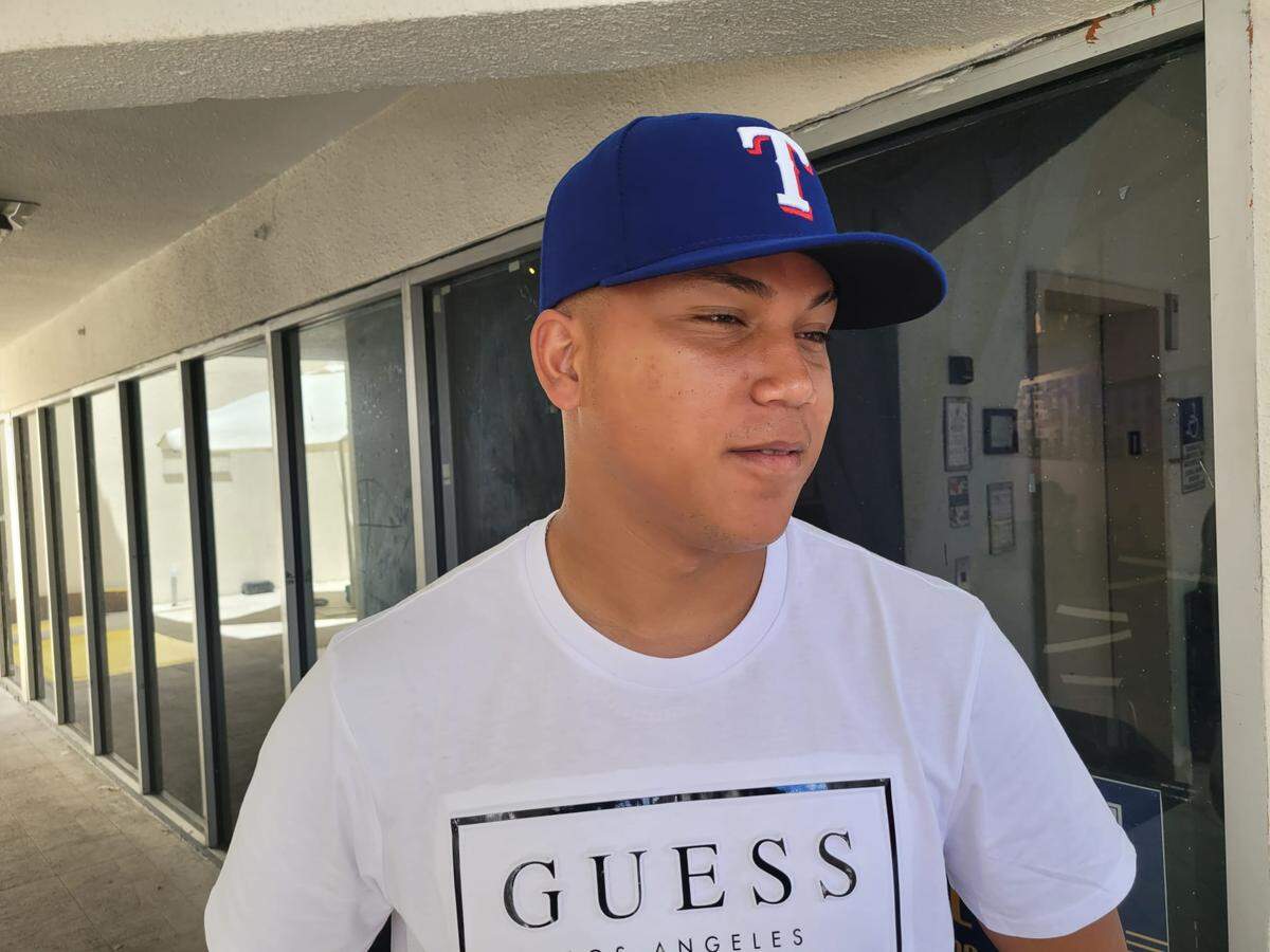 De manera oficial, Bryan Chi es parte del sistema de Grandes Ligas. Sin embargo, el lanzador cubano es el primero en saber que la firma con la organización de Texas será apenas el primer paso de un camino largo que puede llegar tan lejos como lo impulsen su talento y disciplina.