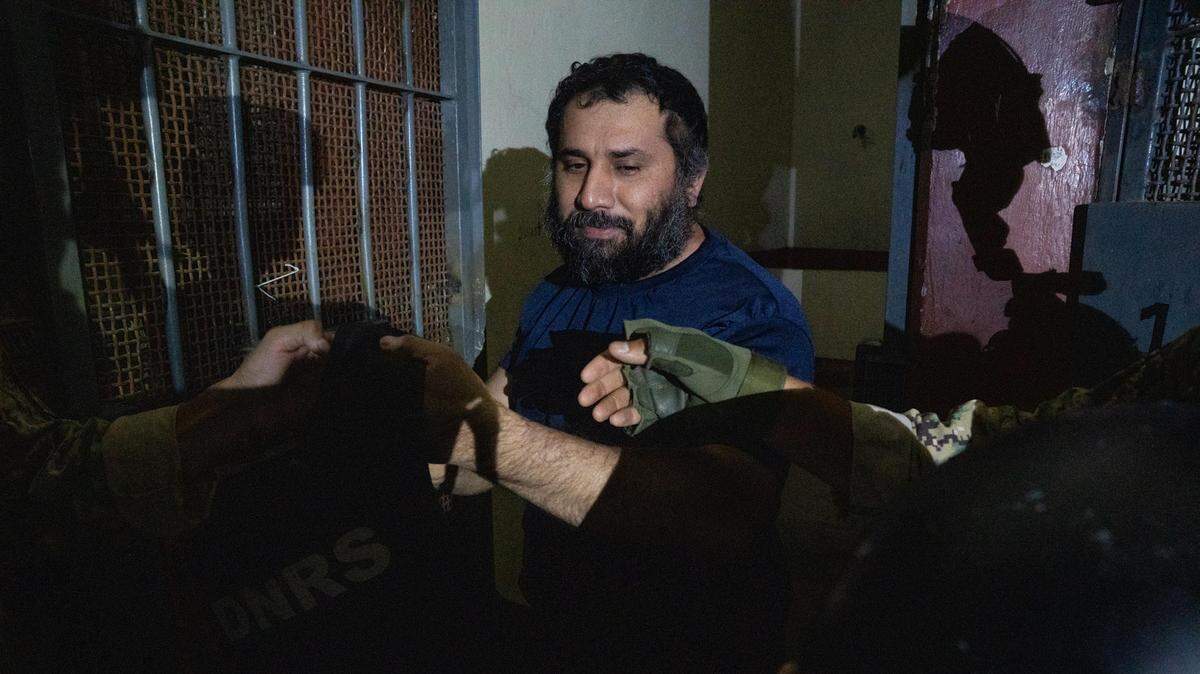 El narcotraficante José Adolfo Macías Villamar (’Fito’), llega a la cárcel La Roca este miércoles, 25 de junio de 2025, en Guayaquil, Ecuador. ‘Fito’, líder de Los Choneros, la banda criminal más grande y antigua que opera en Ecuador.