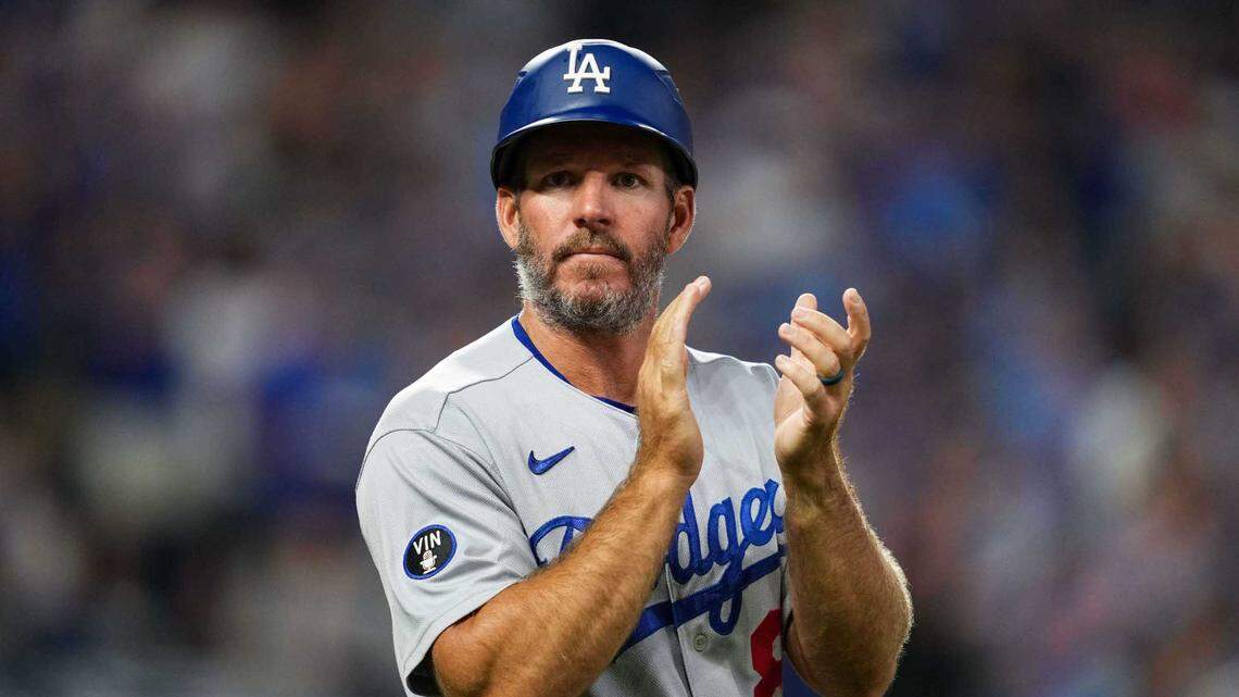 Los Marlins ya eligieron a un nuevo manager. Clayton McCullough, coach de primera base de los Dodgers, fue designado para convertirse en el nuevo piloto del club para reemplazar a Skip Schumaker. 