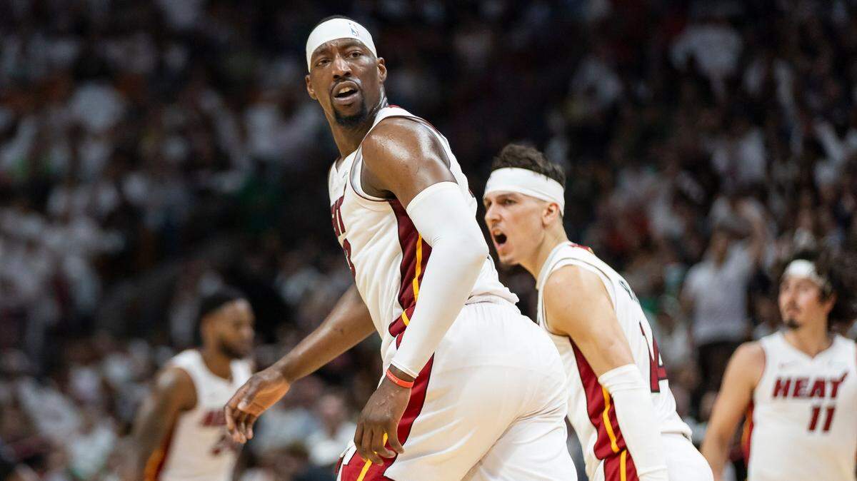 El centro del Heat Bam Adebayo reacciona tras una jugada en el partido contra los Celtics de Boston, celebrado el 29 de abril de 2024 en Miami.