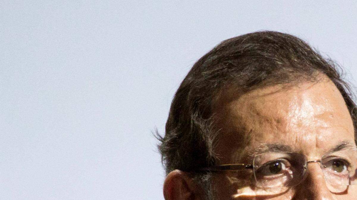 El presidente español Mariano Rajoy (i) y el primer Ministro Británico David Cameron (d).